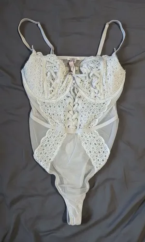 Victoria's Secret White Lace Lingerie thumbnail 1