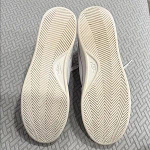 Nike Court Royale 2 Mid Top Triple White Sneakers size 9.5 thumbnail 11