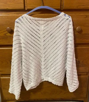 White Long Sleeve Sweater Size M thumbnail 2