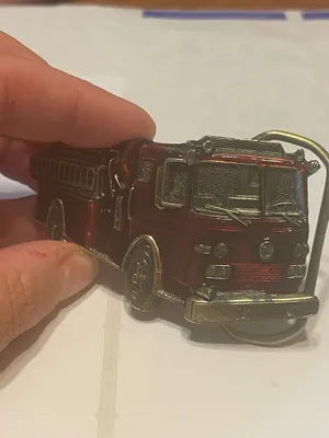 Vintage Men's Belt Buckle Red Fire Engine Fighting Metro Fire Dept. America 1981 thumbnail 12