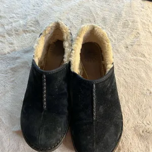 UGG Australia Unisex Black Sheepskin Slip-On Loafers Casual Shoes thumbnail 3