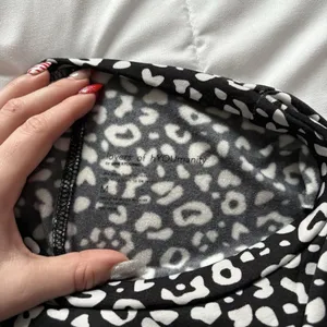 Womans Size Medium White‎ Black Cheetah Print Activewear Outdoor Fleece Lined thumbnail 6