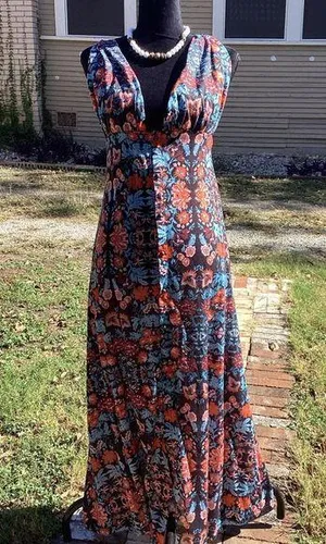 Sleeveless floral thumbnail 1