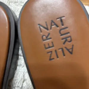 Naturalizer Forrest Slide Sandal Womens 10 Porcelain Beige Suede Tortoise Buckle thumbnail 4