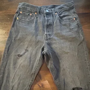 Levi Strauss 501 Jeans Black Distressed Button Fly Women's‎ Size Small Casual thumbnail 2