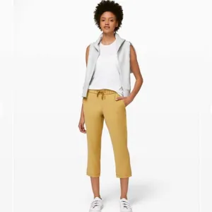 Lululemon On the Fly Crop Pants‎ *Woven 23" Vintage Gold Yellow Mustard Size 6 thumbnail 3