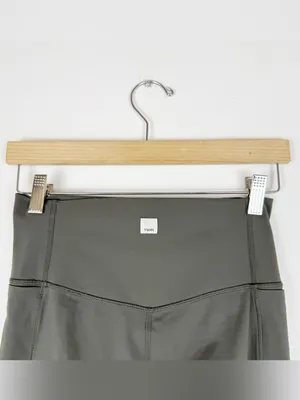 Vuori Studio Pocket Leggings in Oregano Green thumbnail 2