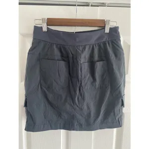 Athleta Trekkie Skort Womens Size 2 Gray Hiking Outdoor Cargo Utility Skirt thumbnail 4