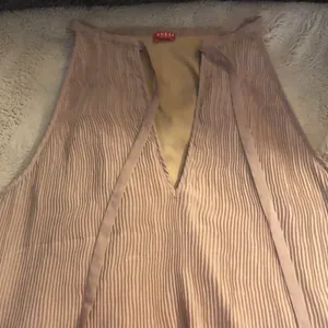 Guess Ruffle Sleeveless Blouse, size XL thumbnail 2