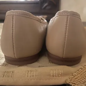 Elegant Cream Ballet Flats Size 7 thumbnail 3