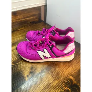 New Balance 574‎ Purple Sneakers Size 8.5 thumbnail 2