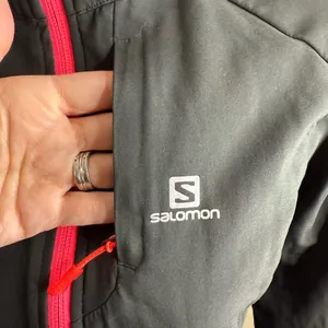 Salomon Women's Black Jacket with Pink Accents clima wind momentum jacket med thumbnail 13