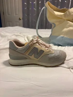 Pink and grey new balance shoes thumbnail 2