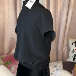 NWT  Size M Black Button Down Crop Top thumbnail 10
