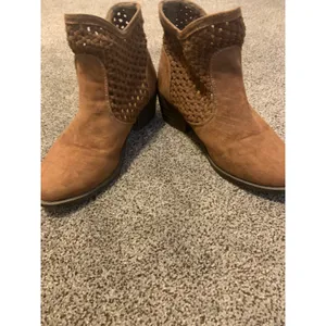 Mudd Ankle Boots Womens 8 Brown Good Woven Faux Suede Pointed Toe Stacked Heel thumbnail 4