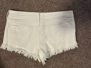 Hollister Low-Rise Short Shorts thumbnail 4