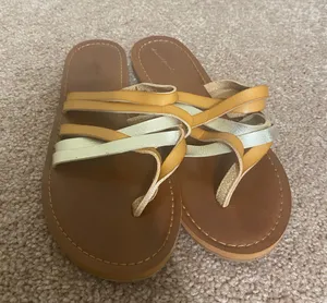 Universal Threads Sandals thumbnail 2