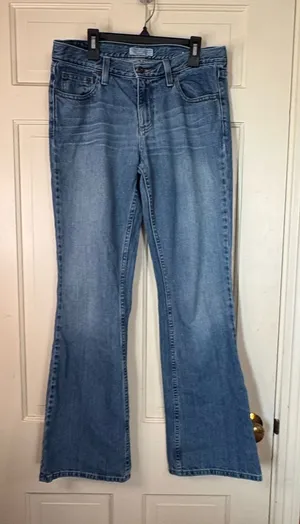 American Eagle Favorite Fit Low Rise Flare Jeans Sz 6 Regular Y2K vintage thumbnail 1