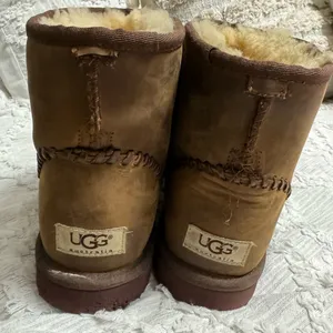 Ugg boots thumbnail 2