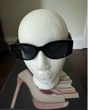 Source Unknown Unbranded Women's Black Sunglasses thumbnail 1