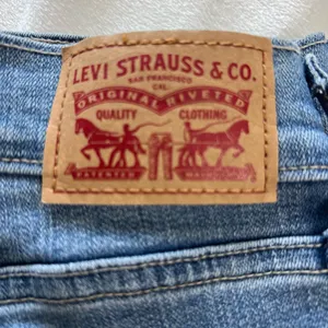 Levi's Women's Straight Leg Jeans‎ in Blue Size 10 thumbnail 9