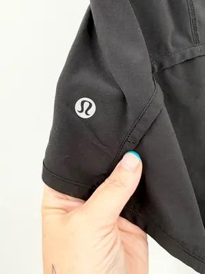 Lululemon Black Run Times Mid-Rise Shorts‎ Women Size 6 thumbnail 3
