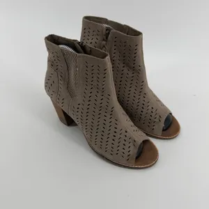 TOMS Majorca Taupe Suede‎ Perforated Peep Toe Booties Womens Heel Shoes thumbnail 2