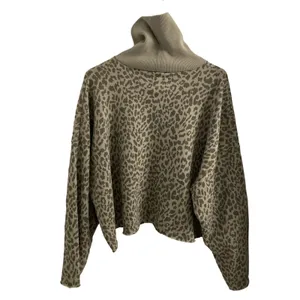 American Eagle Light Green Leopard Print Cropped Sweatshirt - Size M thumbnail 2