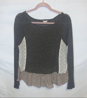 Hem and Thread Soft Lace and Plaid Blouse thumbnail 2