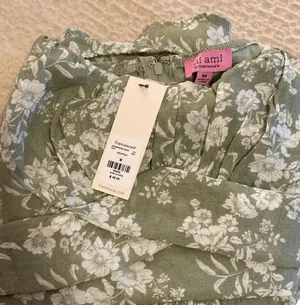 Francesca’s Green Floral Romper thumbnail 4