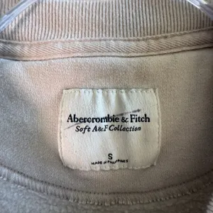 Abercrombie & Fitch Paris‎ Sweatshirt Oatmeal Beige Graphic Crewneck S AF Preppy thumbnail 3