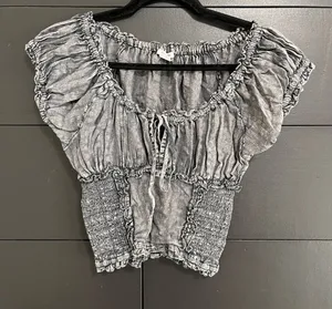 KIMCHI BLUE Gray Smocked Puff Sleeve Peasant Crop Top Tie Front Boho Sz S EUC thumbnail 1
