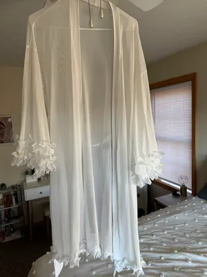 White Robe thumbnail 2