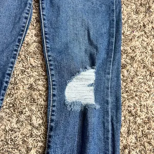 Levi’s Wedgie Straight High Rise Distressed Jeans Sz 28 thumbnail 4