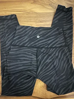 Lululemon Leggings Black Size 2 thumbnail 2