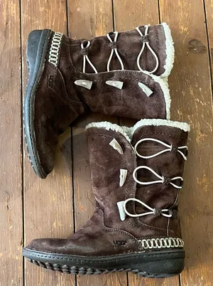 UGG Kona 5183 Women's Boots in Brown Suede thumbnail 1