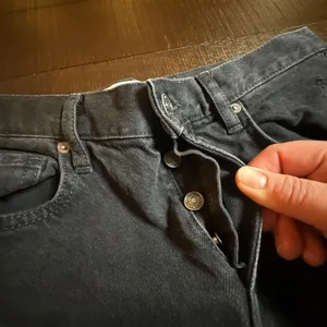 Free People We The Free Black‎ Distressed High Rise Straight Leg Jeans 26 Button thumbnail 11
