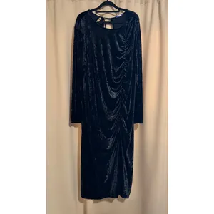 Future collective velvet midi dress Sz 2X thumbnail 3