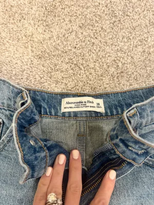Abercrombie & Fitch 90s High Rise Shorts thumbnail 3