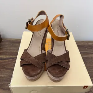 Cubanas Brown and Tan‎ Wedge Sandals heels size 38 thumbnail 2