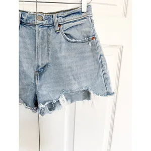 Abercrombie & Fitch Curve Love High Rise Mom Shorts Light Wash Distressed thumbnail 6