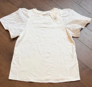 A new day White Eyelet Sleeve Top NWT Medium C7-017 thumbnail 1