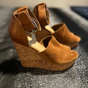 Womens 6.5 Marc Fisher Hadeya Open Toe Cork 4.5" Wedge Sandal thumbnail 3
