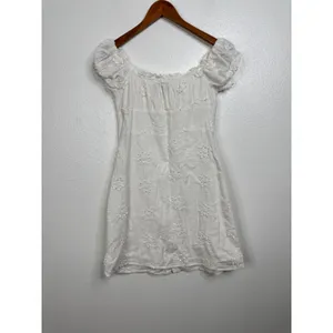Kourt White Embroidered‎ Mini Dress Size Small thumbnail 2