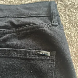 White House Black Market High Rise Sculpt‎ 5-Inch Black Denim Shorts size 6 thumbnail 4