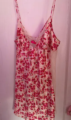 Victoria's Secret Angel Night Gown thumbnail 1