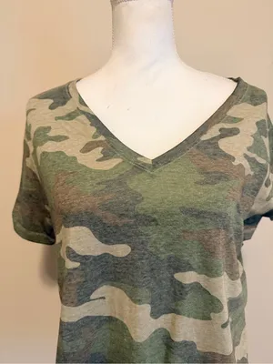 Lucky brand ultra-soft classic V-neck tee women's size medium oversized camo thumbnail 9