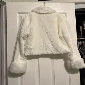 JJ's House fur coat thumbnail 2