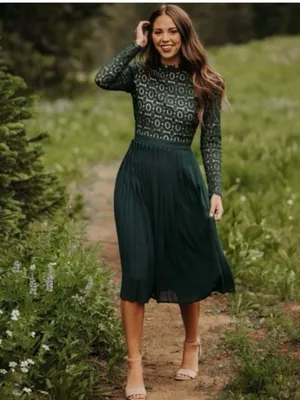 Ivy City Co Dark Green Lace Bodice Pleated Midi Dress thumbnail 3