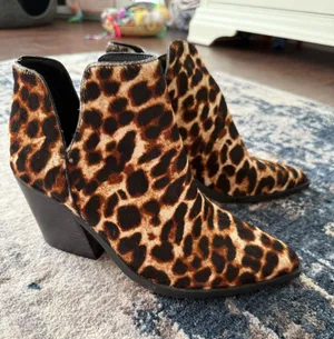 Boots Brown Size 6.5 thumbnail 1